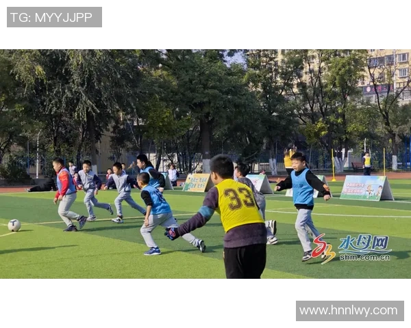 其姆奇与巴伦西亚的精彩对决揭示足球战术与团队合作的魅力 其姆奇与巴伦西亚的精彩对决揭示足球战术与团队合作的魅力