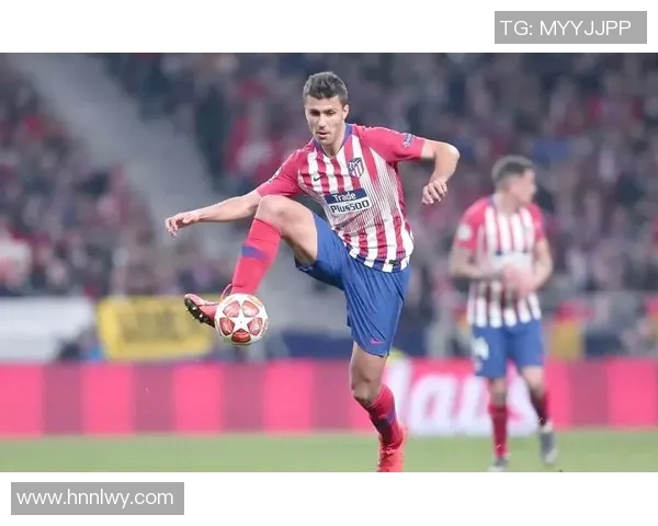 罗德里在足球场上的崛起与影响力分析:从青训到顶级联赛的成长之路 罗德里在足球场上的崛起与影响力分析:从青训到顶级联赛的成长之路