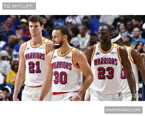 勇士与快船激战四月十九季后赛精彩对决引发球迷热议 勇士与快船激战四月十九季后赛精彩对决引发球迷热议