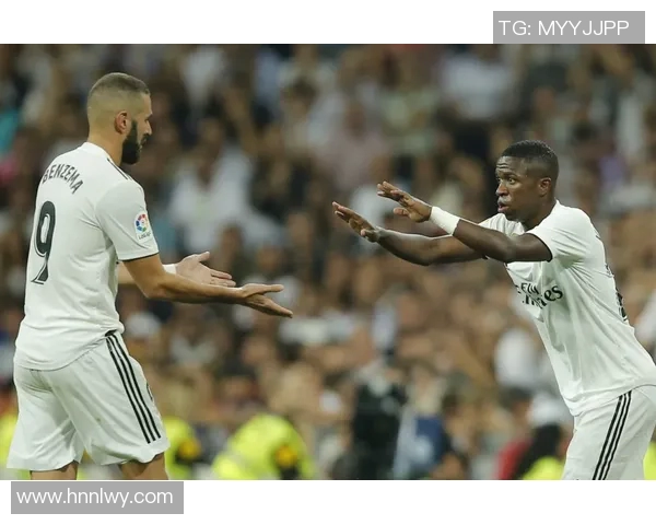 维尼修斯:从新星到巨星的成长之路与足球梦想的追逐